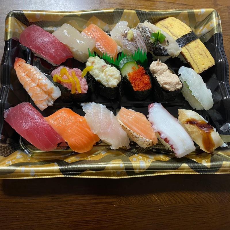 メガ盛り(小僧寿し 松ノ木店)