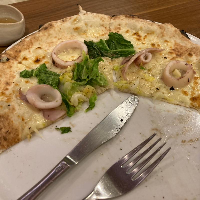 ヤリイカと春キャベツのピザ(piacere PIZZA&WINE)