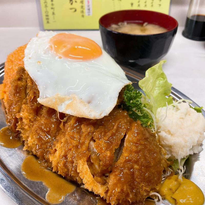 トルコライス 大盛 デミグラスソース 目玉焼き(日の出)