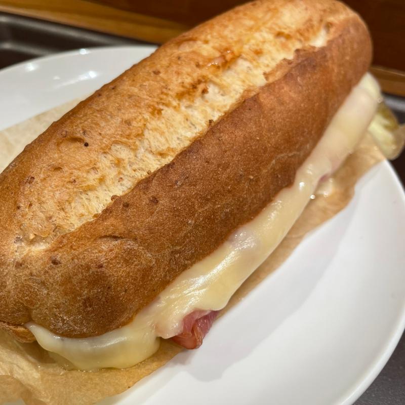 ダブル　ハム＆マリボーチーズ　石窯フィローネ(スターバックス コーヒー 羽田空港第1ターミナル マーケットプレイス3階店)