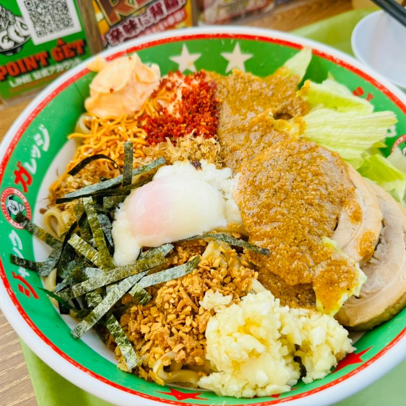 冷やしまぜそば＋温泉玉子＋チャーシュー1枚(ジャンクガレッジ カインズ羽生店)