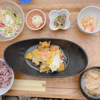 もっちり京生麩と季節野菜、白身魚の柚子揚げだし