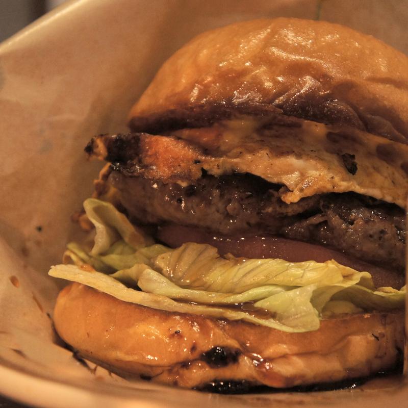照り焼きエッグバーガー(GOOD MUNCHIES新宿御苑本店)