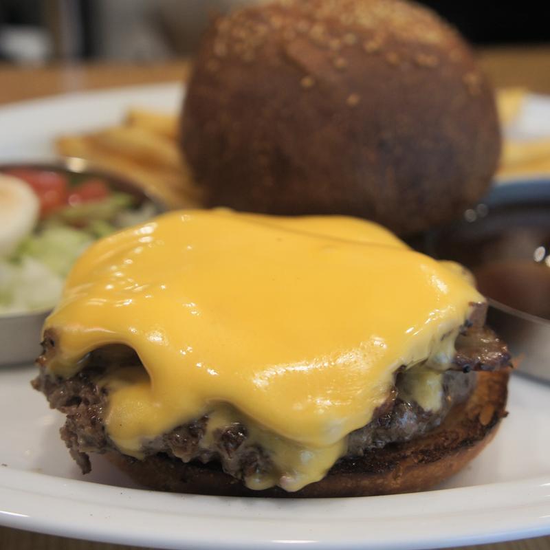 スモークベーコンチーズバーガー(393 BURGER 池尻店)