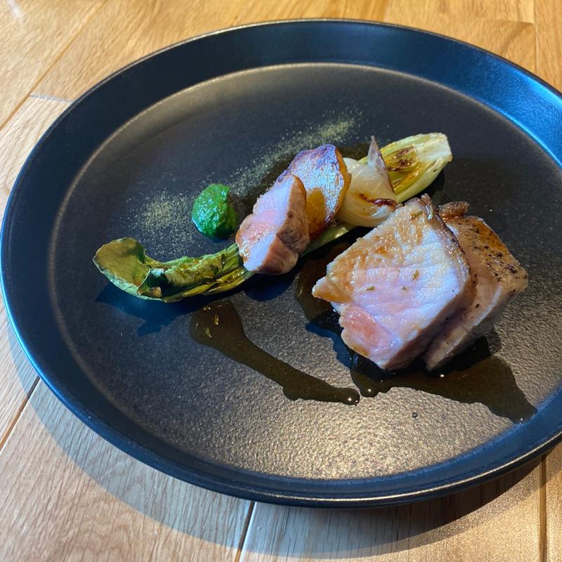 県産紅豚の炭火焼き(Areko)