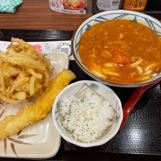 トマたまカレーうどん(丸亀製麺　 宇治店 （まるがめせいめん）)