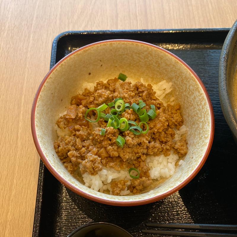 小丼（鶏そぼろ丼）(ラーメンとやの )