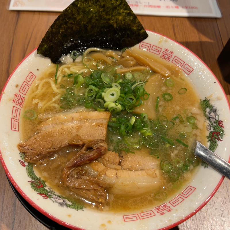 豚骨醤油(まるかつらーめん)