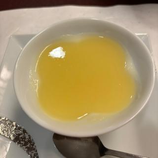 豆腐プリンパイナップルソース掛け(慶雲館 )