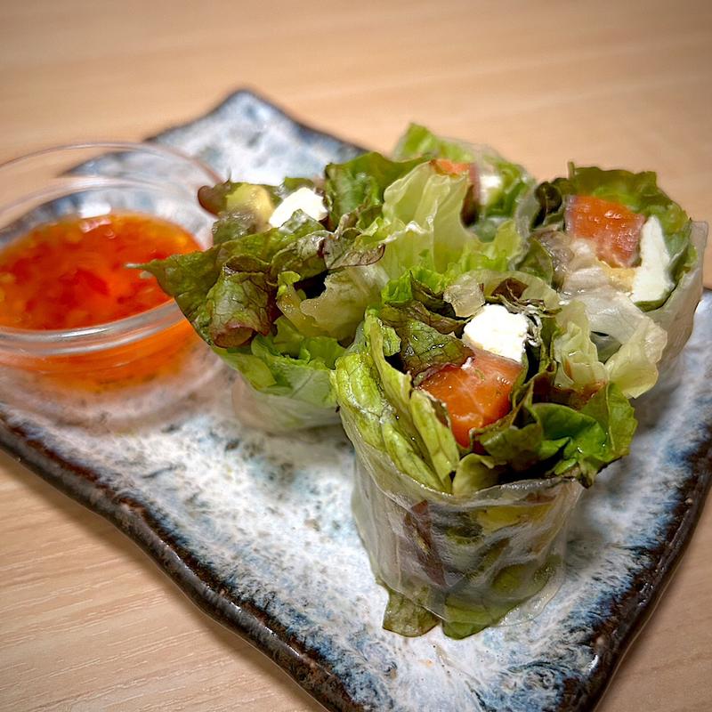 サーモンとアボカドの生春巻き(大衆町鮨 とろたく 一番町店)