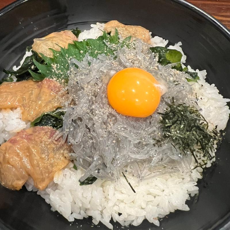 生しらすと淡路鯛のうず潮丼(淡路島鼓や)