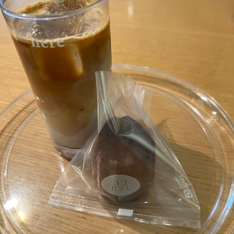 アイスカフェラテ&カヌレ(here there kyoto)