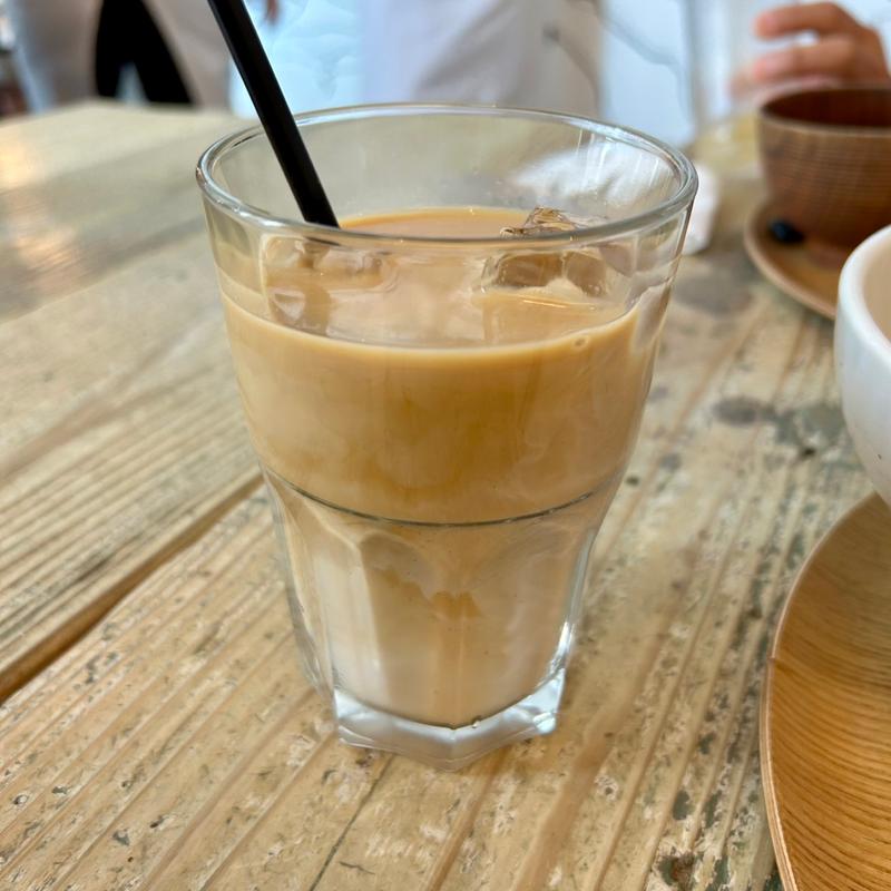 カフェラテ（アイス）(和カフェyusoshi chano-ma 立川)