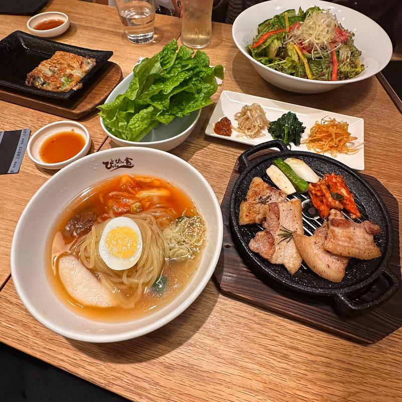 盛岡冷麺と白金豚のハーブサンギョップサルセット(ぴょんぴょん舎 Te-su （ピョンピョンシャ テェス）)