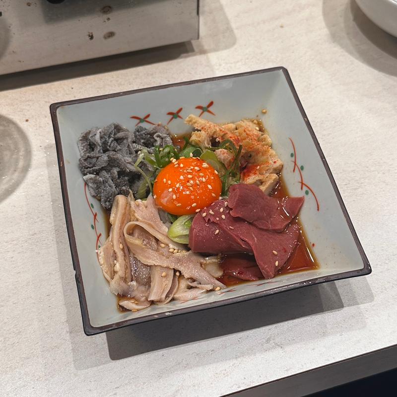 生食ホルモン盛(美美 （ビビ）)