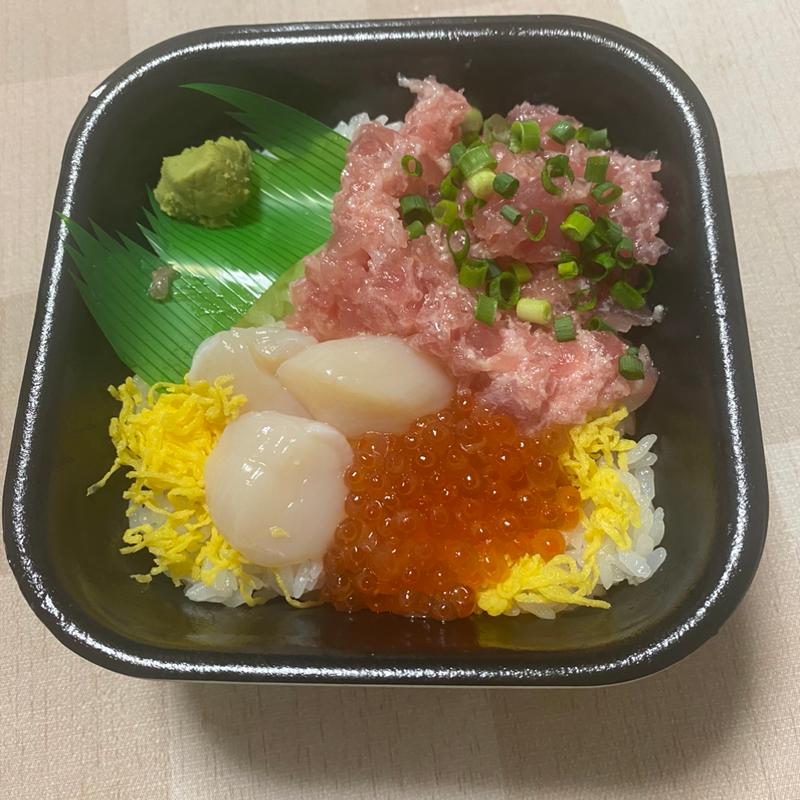 ホタテいくらネギトロ丼(浜とみ丼丸 津島店)