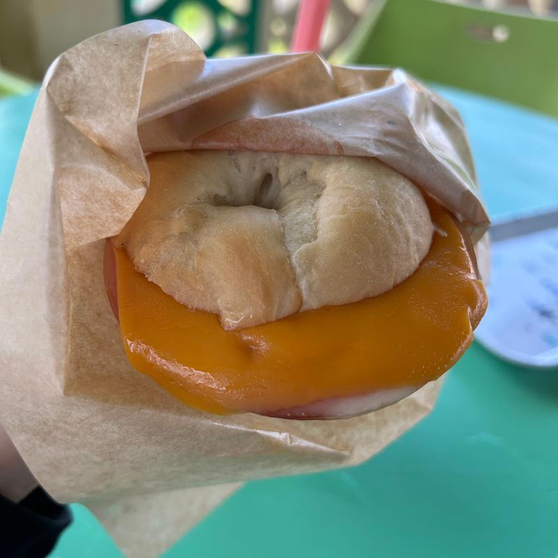 ハムチーズベーグル(しろう農園 go at cafe(ヤギふれあい牧場&アロエ農園のヤギカフェ))