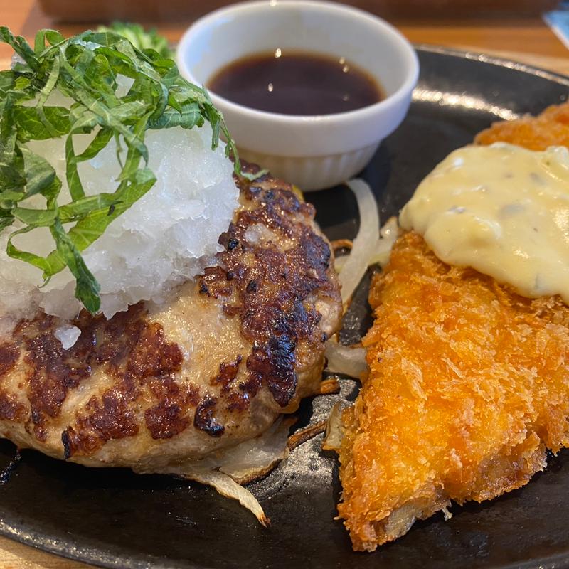 おろしハンバーグと白身魚フライランチ(ココス 井ノ口店 )
