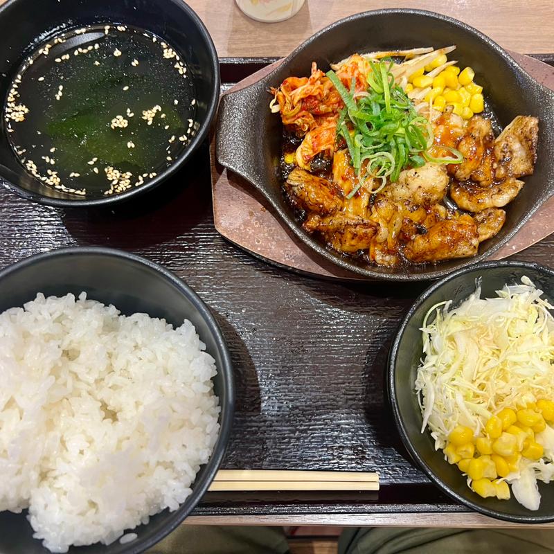 テッチャン定食大(肉丸商店)