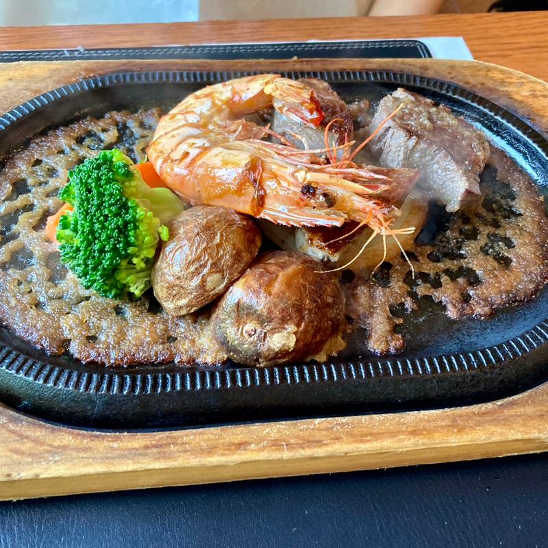 ステーキと海老ソテー（切り落としステーキ100g）(和牛ステーキ桜 那須高原店)