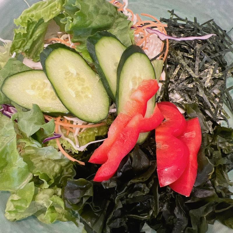 自家製豆腐と生わかめのサラダ(五大)