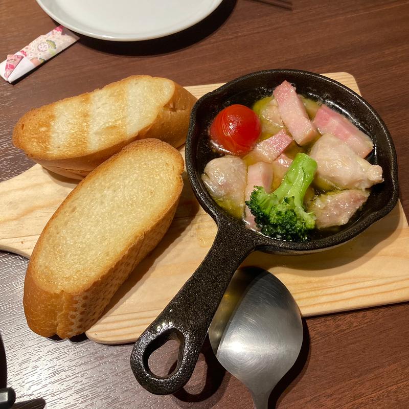 鶏肉とベーコンのアヒージョ(クラフトビア酒場 タップハウス伏見／京都伏見醸造所)