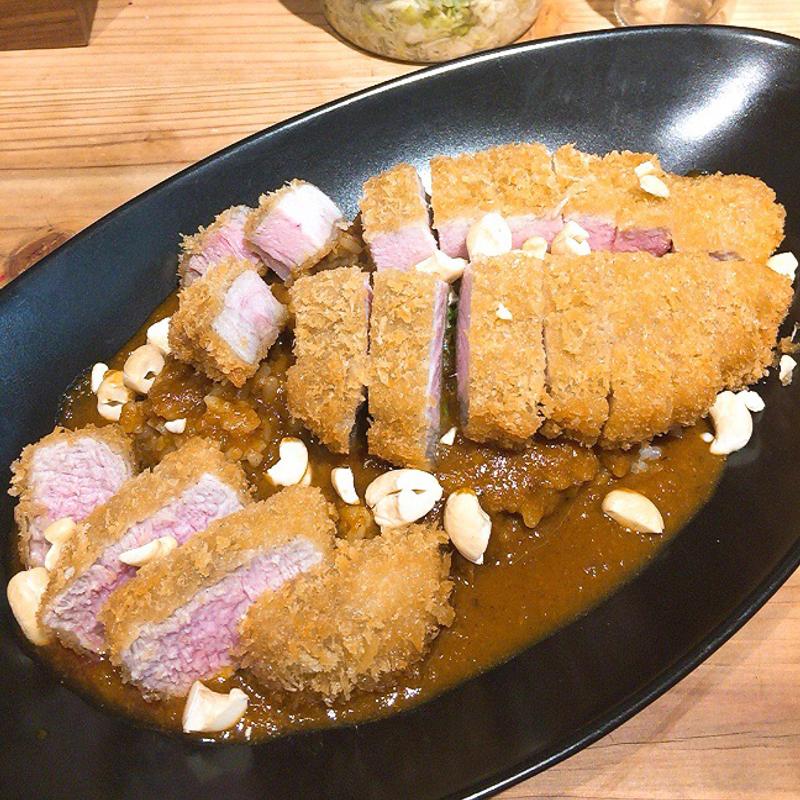 ロースカツカレー(熟成とんかつマンマカリー)