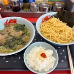 醤油つけ麺中盛　半ライス　ほうれん草　コロチャー　背脂(ラーメン山岡家 越谷レイクタウン店)