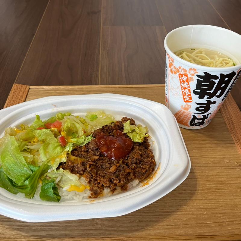 タコライス&朝すば(ファミリーマート【2F】那覇空港ターミナル店)