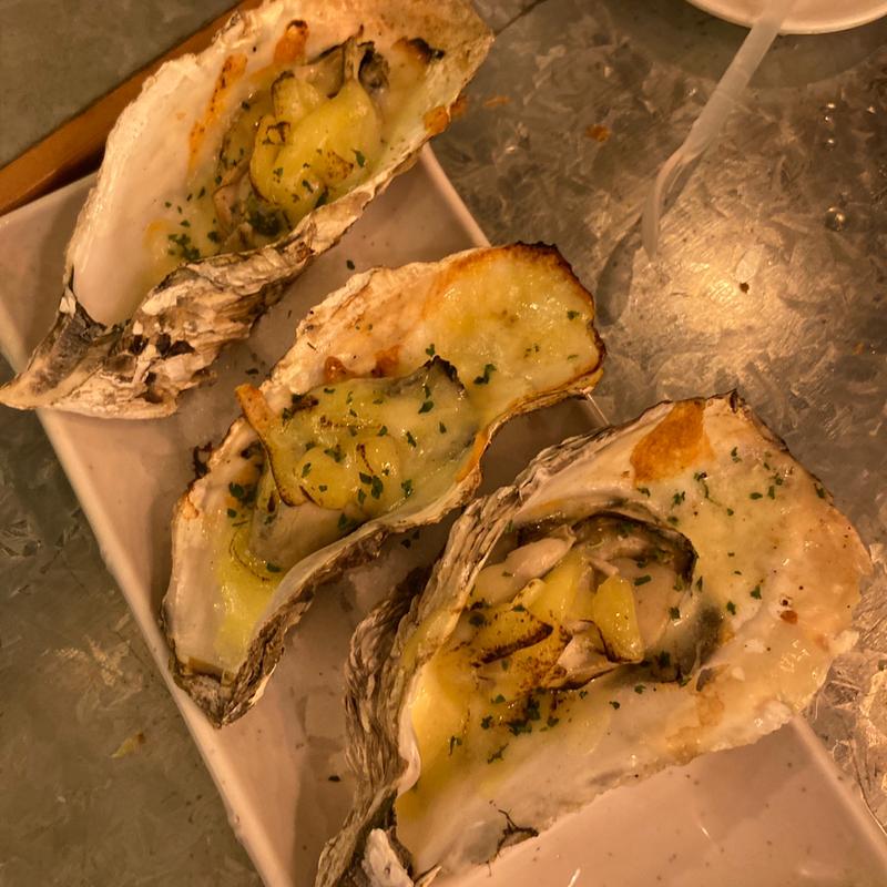 牡蠣のチーズ焼き(貝の真寿)