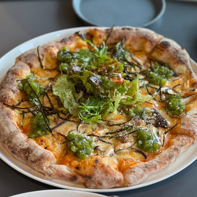 東秩父産原木椎茸と刻みわさびのピザ(ツキガワドライブイン)