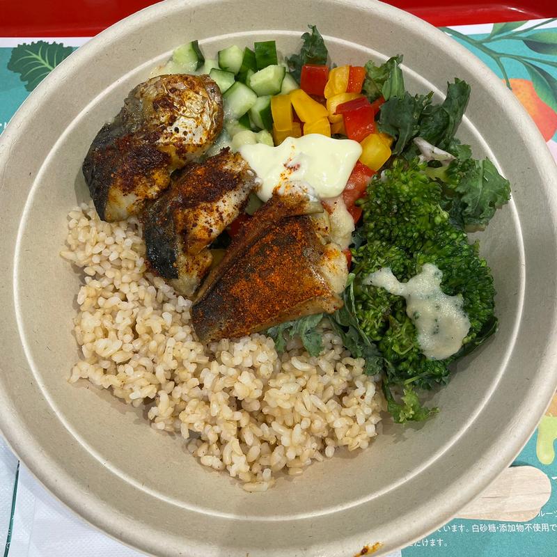 塩サバと特製スパイスのサラダボウル(SALAD BOWL by GOKUGOKU)