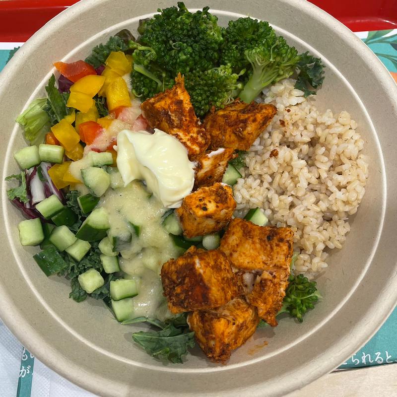 自家製スパイスと蒸し鶏のサラダボウル(SALAD BOWL by GOKUGOKU)