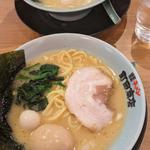 (横浜家系ラーメン　町田商店　元塩町店)