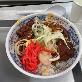 辛口ホルモン丼 小(大衆めし とん平食堂 柏店)