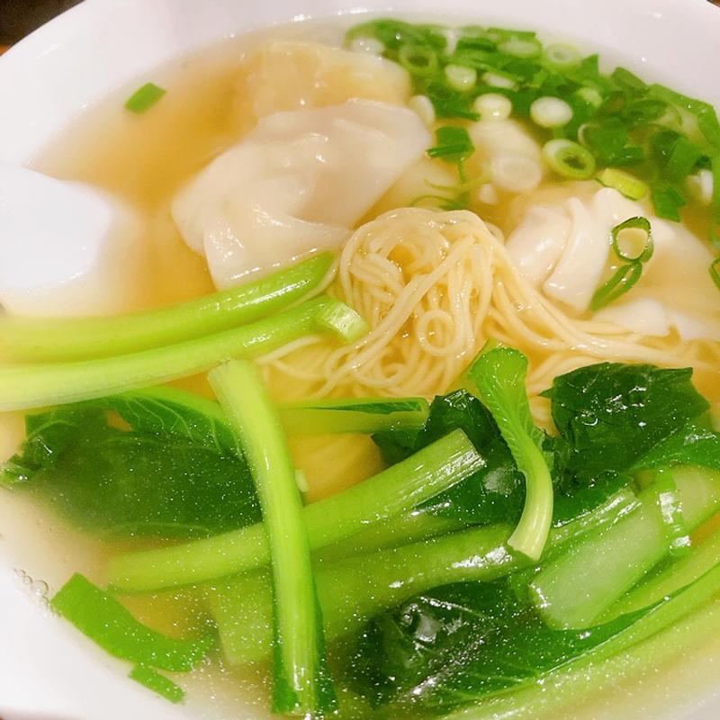 ワンタン麺(群愛茶餐廳)