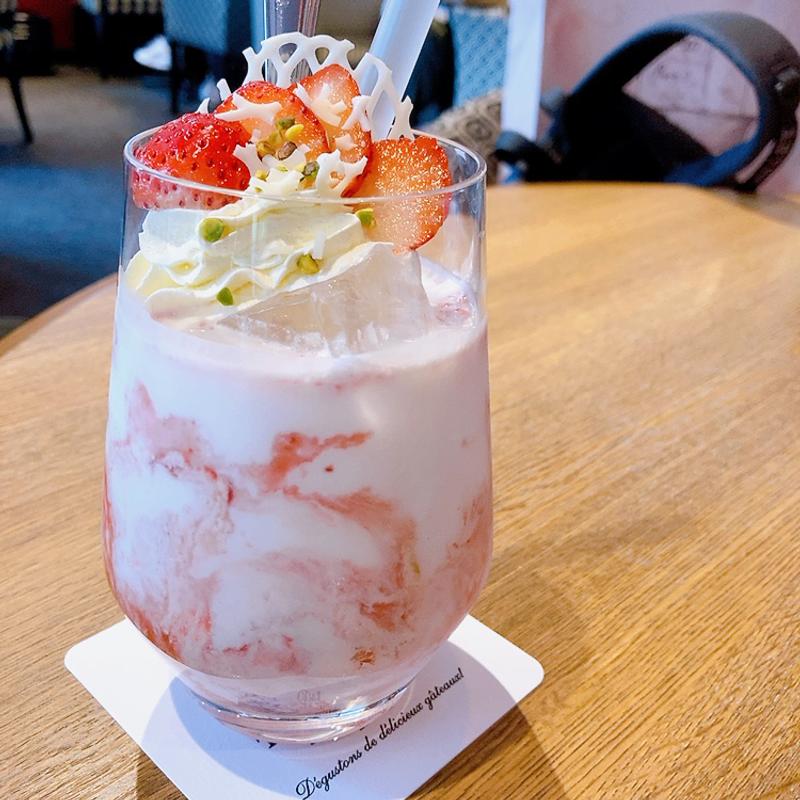 ホワイトチョコとストロベリーミルク(PATISSERIE TOOTH TOOTH 本店 （パティスリートゥーストゥース）)
