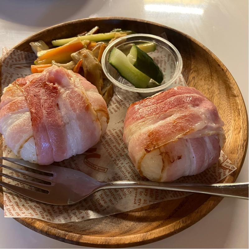 ベーコン巻きおにぎり(カミナリカフェ)