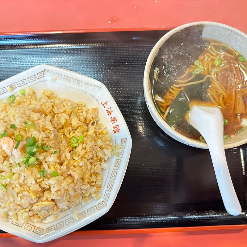 海鮮炒飯と半ラーメン(上海菜館)