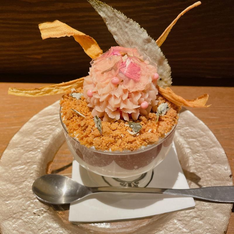 上御科の一本桜(夜パフェ専門店パフェテリア ミル)