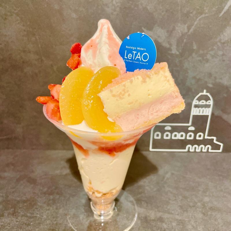 苺と桃のムースフロマージュパルフェ(ルタオ 新千歳空港店)