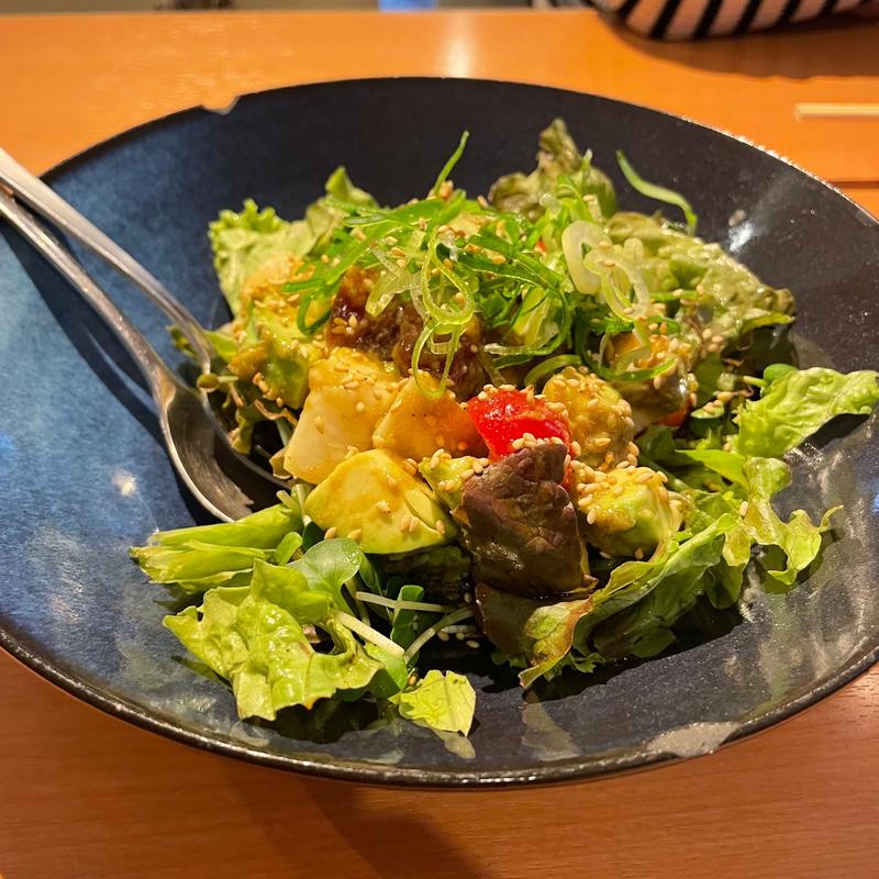 マグロとアボカドのワサビ正油サラダ(鉄板料理 みかど)