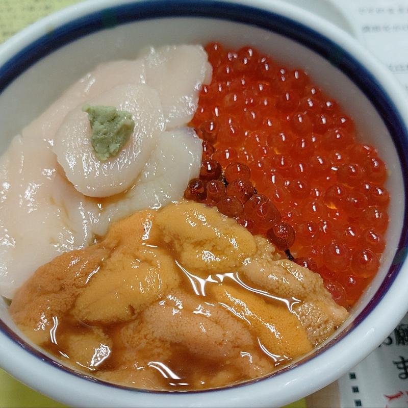 元祖函館巴丼(味処 きくよ食堂 朝市本店)