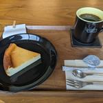 チーズケーキとコーヒー(YAGI.CAFE)