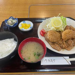 ジャンボ豚焼き定食(レストラン ビッキ石)
