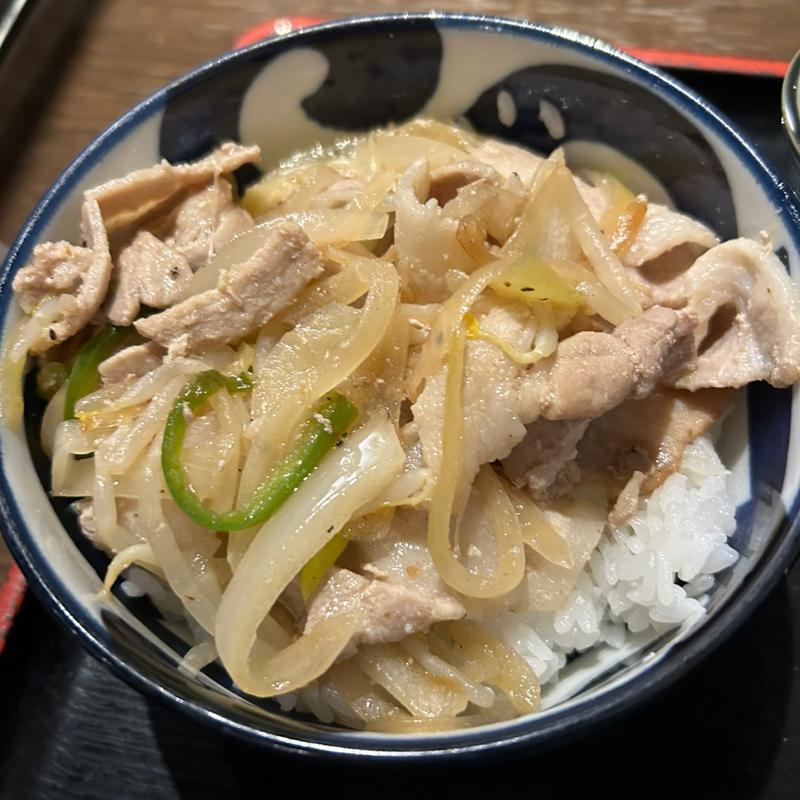豚カルビと野菜炒め丼(蕎麦切り くろ)