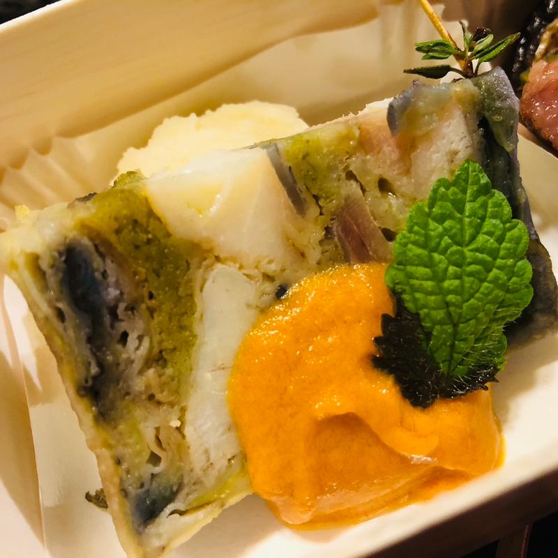 スズキと桜鯛の香草パン粉焼きのパイ包_36ぷらす3 フレンチ松花堂弁当(フランス厨房 旬彩 中央駅店 )