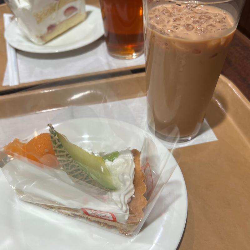 2種メロンとフロマージュクリームのタルト・ロイヤルミルクティー(イタリアン・トマト CafeJr. 池袋サンシャインアルタ店)