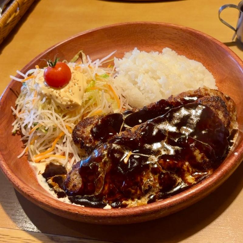 チーズインバーグディッシュ ダブル(大盛ディッシュサラダ、小盛ライス)(びっくりドンキー 船橋芝山店)