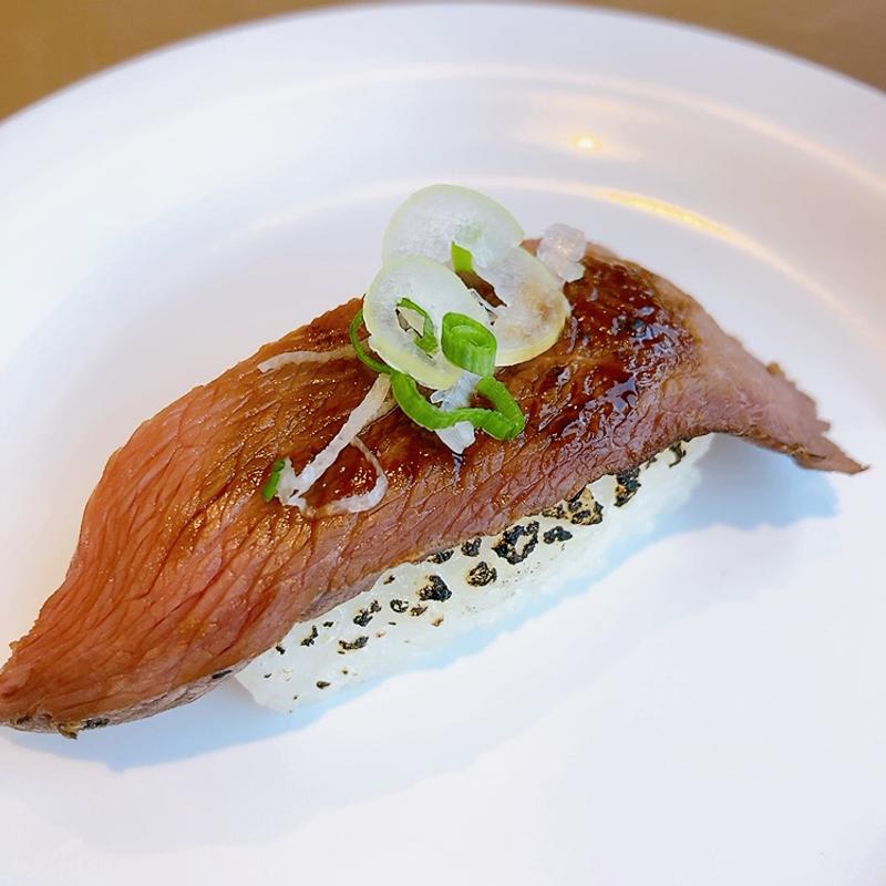 牛肉の炙り寿司（ランチバイキング）(ラ・ベランダ アパホテル 広島駅前大橋)